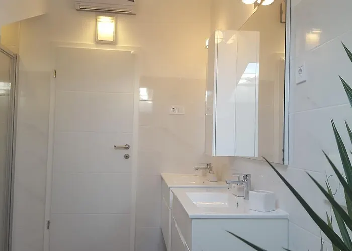 Three Roses Apartman